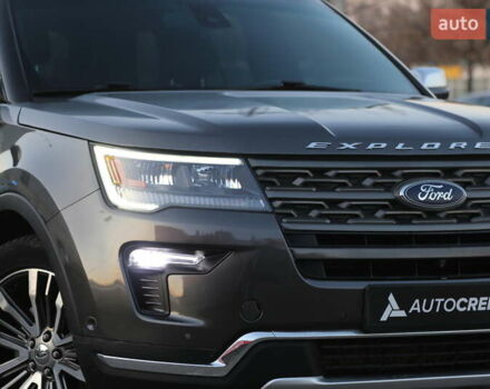 Серый Форд Эксплорер, объемом двигателя 3.5 л и пробегом 155 тыс. км за 21500 $, фото 3 на Automoto.ua