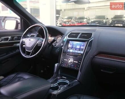 Серый Форд Эксплорер, объемом двигателя 3.5 л и пробегом 155 тыс. км за 21500 $, фото 16 на Automoto.ua