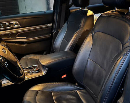 Серый Форд Эксплорер, объемом двигателя 3.5 л и пробегом 180 тыс. км за 17500 $, фото 15 на Automoto.ua