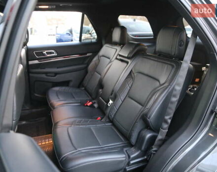 Серый Форд Эксплорер, объемом двигателя 3.5 л и пробегом 155 тыс. км за 21500 $, фото 11 на Automoto.ua