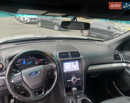 Серый Форд Эксплорер, объемом двигателя 3.5 л и пробегом 176 тыс. км за 18800 $, фото 6 на Automoto.ua
