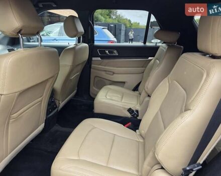Серый Форд Эксплорер, объемом двигателя 3.5 л и пробегом 263 тыс. км за 16200 $, фото 17 на Automoto.ua