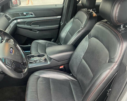 Серый Форд Эксплорер, объемом двигателя 3.5 л и пробегом 176 тыс. км за 18800 $, фото 7 на Automoto.ua