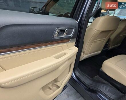 Серый Форд Эксплорер, объемом двигателя 3.5 л и пробегом 263 тыс. км за 16200 $, фото 20 на Automoto.ua