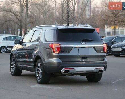 Серый Форд Эксплорер, объемом двигателя 3.5 л и пробегом 155 тыс. км за 21500 $, фото 5 на Automoto.ua