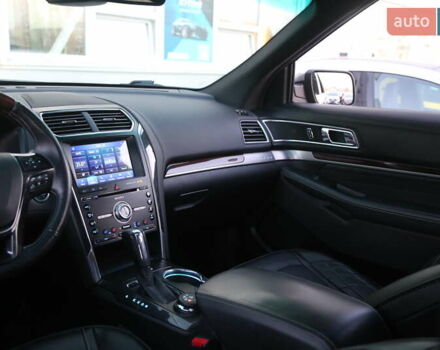 Серый Форд Эксплорер, объемом двигателя 3.5 л и пробегом 155 тыс. км за 21500 $, фото 18 на Automoto.ua