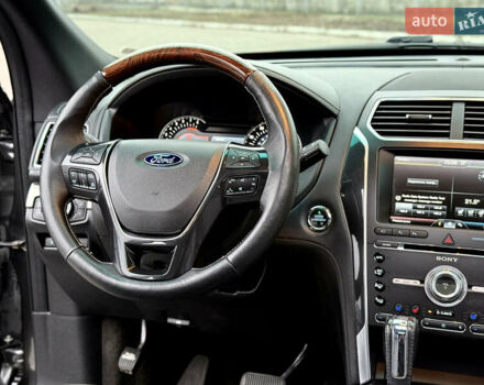 Серый Форд Эксплорер, объемом двигателя 3.5 л и пробегом 205 тыс. км за 17999 $, фото 24 на Automoto.ua