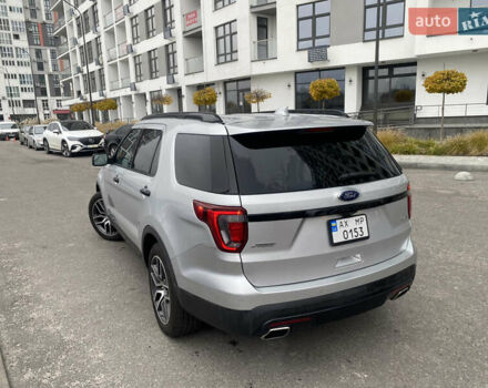 Серый Форд Эксплорер, объемом двигателя 3.5 л и пробегом 176 тыс. км за 18800 $, фото 4 на Automoto.ua