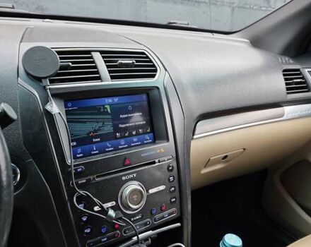 Серый Форд Эксплорер, объемом двигателя 3.5 л и пробегом 263 тыс. км за 16200 $, фото 15 на Automoto.ua