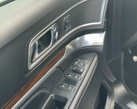 Серый Форд Эксплорер, объемом двигателя 3.5 л и пробегом 178 тыс. км за 19600 $, фото 13 на Automoto.ua