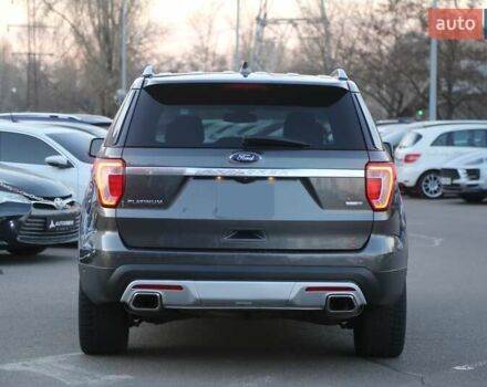 Серый Форд Эксплорер, объемом двигателя 3.5 л и пробегом 155 тыс. км за 21500 $, фото 6 на Automoto.ua