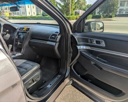 Серый Форд Эксплорер, объемом двигателя 3.5 л и пробегом 184 тыс. км за 18000 $, фото 11 на Automoto.ua