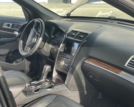 Серый Форд Эксплорер, объемом двигателя 3.5 л и пробегом 178 тыс. км за 19600 $, фото 8 на Automoto.ua