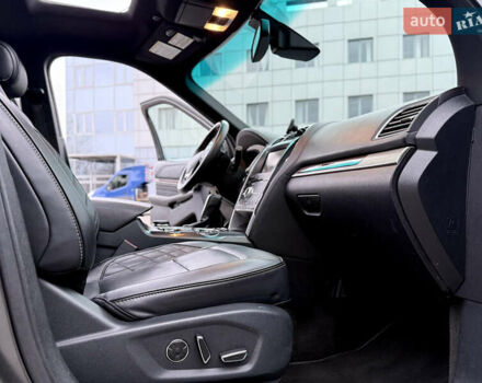 Серый Форд Эксплорер, объемом двигателя 3.5 л и пробегом 205 тыс. км за 17999 $, фото 26 на Automoto.ua