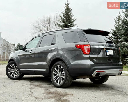 Серый Форд Эксплорер, объемом двигателя 3.5 л и пробегом 205 тыс. км за 17999 $, фото 3 на Automoto.ua