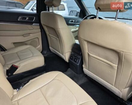 Серый Форд Эксплорер, объемом двигателя 3.5 л и пробегом 263 тыс. км за 16200 $, фото 23 на Automoto.ua