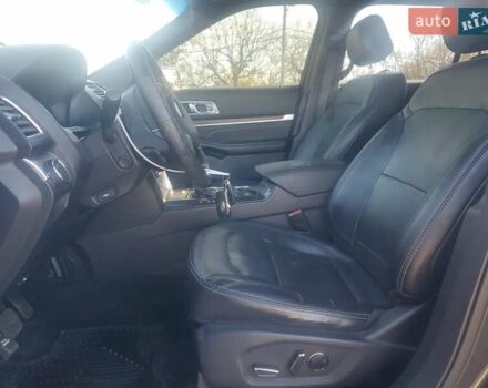 Серый Форд Эксплорер, объемом двигателя 3.5 л и пробегом 154 тыс. км за 3000 $, фото 6 на Automoto.ua