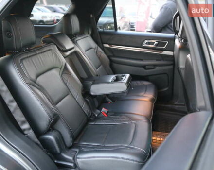 Серый Форд Эксплорер, объемом двигателя 3.5 л и пробегом 155 тыс. км за 21500 $, фото 13 на Automoto.ua