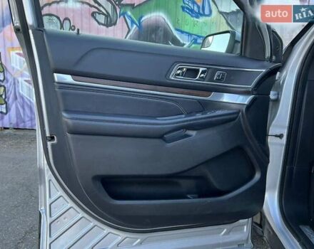 Сірий Форд Експлорер, об'ємом двигуна 3.5 л та пробігом 192 тис. км за 20900 $, фото 23 на Automoto.ua