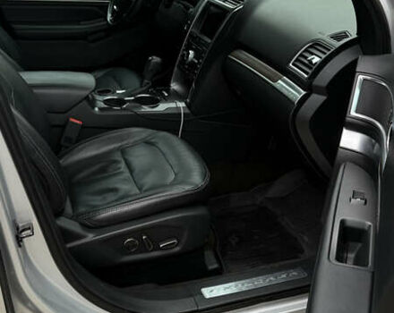 Сірий Форд Експлорер, об'ємом двигуна 3.5 л та пробігом 153 тис. км за 20000 $, фото 32 на Automoto.ua