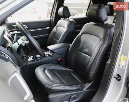 Серый Форд Эксплорер, объемом двигателя 3.5 л и пробегом 163 тыс. км за 23900 $, фото 8 на Automoto.ua