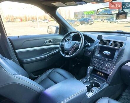 Серый Форд Эксплорер, объемом двигателя 3.5 л и пробегом 132 тыс. км за 18300 $, фото 32 на Automoto.ua