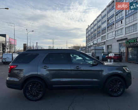 Серый Форд Эксплорер, объемом двигателя 2.26 л и пробегом 68 тыс. км за 18000 $, фото 8 на Automoto.ua