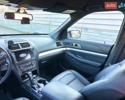 Серый Форд Эксплорер, объемом двигателя 3.5 л и пробегом 132 тыс. км за 18300 $, фото 31 на Automoto.ua