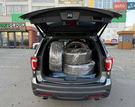 Серый Форд Эксплорер, объемом двигателя 2.26 л и пробегом 68 тыс. км за 18000 $, фото 32 на Automoto.ua