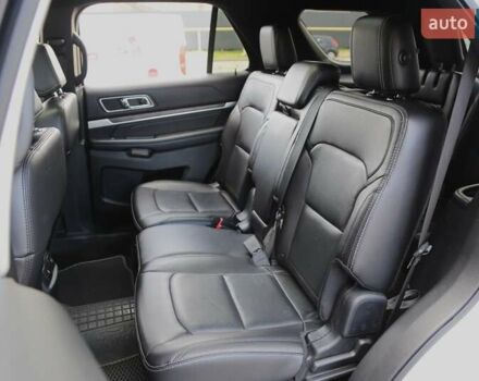 Серый Форд Эксплорер, объемом двигателя 3.5 л и пробегом 163 тыс. км за 23900 $, фото 9 на Automoto.ua