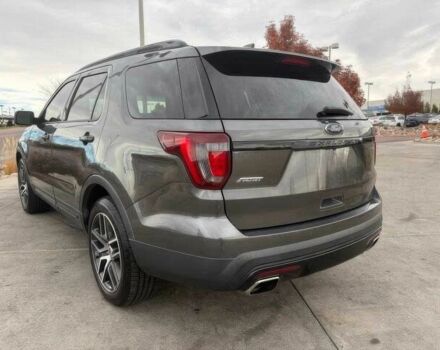 Серый Форд Эксплорер, объемом двигателя 3.5 л и пробегом 64 тыс. км за 11000 $, фото 4 на Automoto.ua