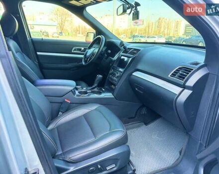 Серый Форд Эксплорер, объемом двигателя 3.5 л и пробегом 132 тыс. км за 18300 $, фото 34 на Automoto.ua