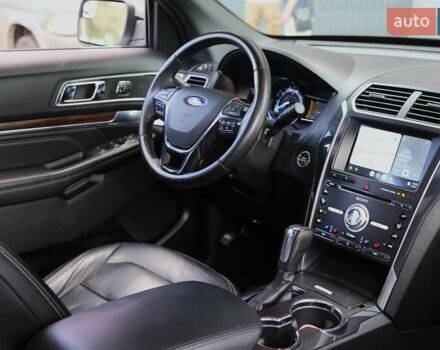 Серый Форд Эксплорер, объемом двигателя 3.5 л и пробегом 163 тыс. км за 23900 $, фото 13 на Automoto.ua