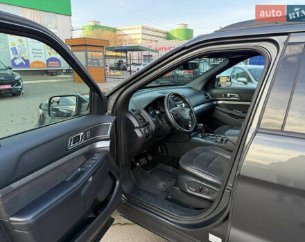 Серый Форд Эксплорер, объемом двигателя 2.26 л и пробегом 68 тыс. км за 18000 $, фото 13 на Automoto.ua