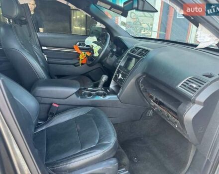 Серый Форд Эксплорер, объемом двигателя 3.5 л и пробегом 84 тыс. км за 13700 $, фото 9 на Automoto.ua