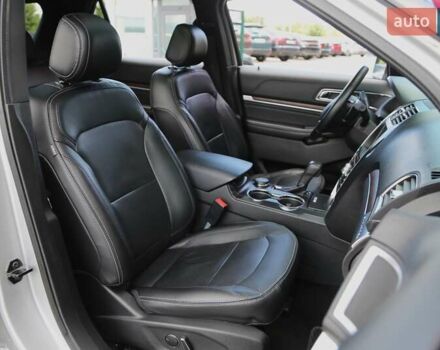 Серый Форд Эксплорер, объемом двигателя 3.5 л и пробегом 163 тыс. км за 23900 $, фото 12 на Automoto.ua