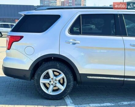 Серый Форд Эксплорер, объемом двигателя 3.5 л и пробегом 132 тыс. км за 18300 $, фото 22 на Automoto.ua