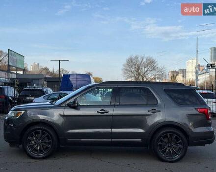 Серый Форд Эксплорер, объемом двигателя 2.26 л и пробегом 68 тыс. км за 18000 $, фото 4 на Automoto.ua