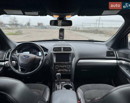 Сірий Форд Експлорер, об'ємом двигуна 3.5 л та пробігом 126 тис. км за 19999 $, фото 45 на Automoto.ua