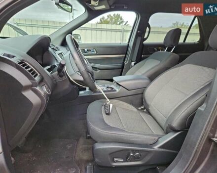 Серый Форд Эксплорер, объемом двигателя 3.5 л и пробегом 100 тыс. км за 3200 $, фото 6 на Automoto.ua