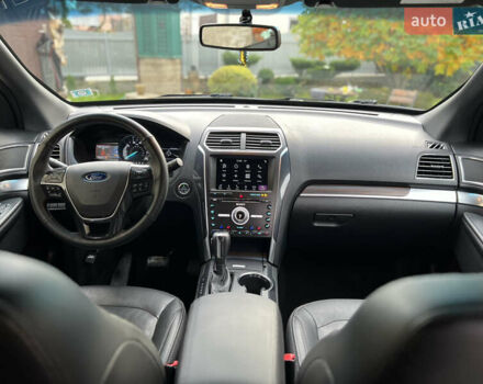 Серый Форд Эксплорер, объемом двигателя 3.5 л и пробегом 150 тыс. км за 18500 $, фото 7 на Automoto.ua
