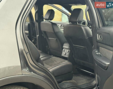 Сірий Форд Експлорер, об'ємом двигуна 3.5 л та пробігом 126 тис. км за 19999 $, фото 43 на Automoto.ua