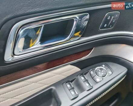 Серый Форд Эксплорер, объемом двигателя 3.5 л и пробегом 159 тыс. км за 22800 $, фото 11 на Automoto.ua