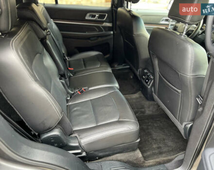 Серый Форд Эксплорер, объемом двигателя 3.5 л и пробегом 150 тыс. км за 18500 $, фото 8 на Automoto.ua