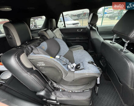 Серый Форд Эксплорер, объемом двигателя 3.73 л и пробегом 272 тыс. км за 17990 $, фото 26 на Automoto.ua