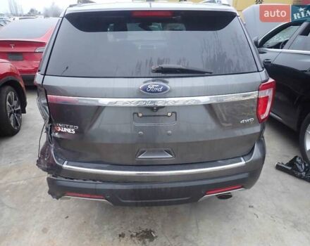 Серый Форд Эксплорер, объемом двигателя 3.5 л и пробегом 198 тыс. км за 14300 $, фото 7 на Automoto.ua