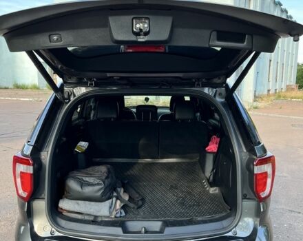 Серый Форд Эксплорер, объемом двигателя 3.5 л и пробегом 125 тыс. км за 465 $, фото 4 на Automoto.ua