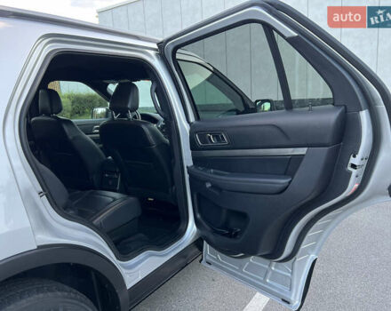 Форд Эксплорер 2018 в Киеве на Automoto.ua Серый Форд Эксплорер, объемом двигателя 3.5 л и пробегом 160 тыс. км за 17800 $, фото 40 на Automoto.ua