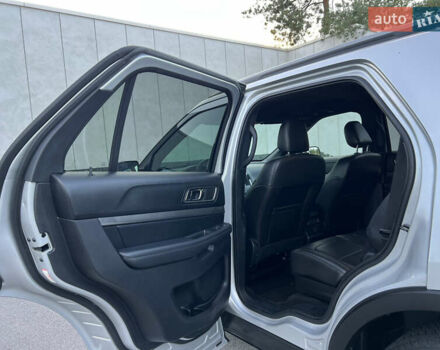 Форд Эксплорер 2018 в Киеве на Automoto.ua Серый Форд Эксплорер, объемом двигателя 3.5 л и пробегом 160 тыс. км за 17800 $, фото 36 на Automoto.ua