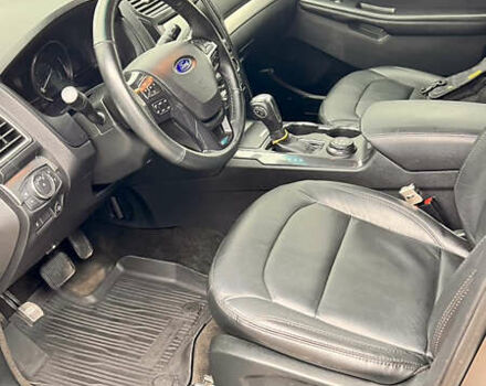 Серый Форд Эксплорер, объемом двигателя 3.5 л и пробегом 125 тыс. км за 19500 $, фото 3 на Automoto.ua